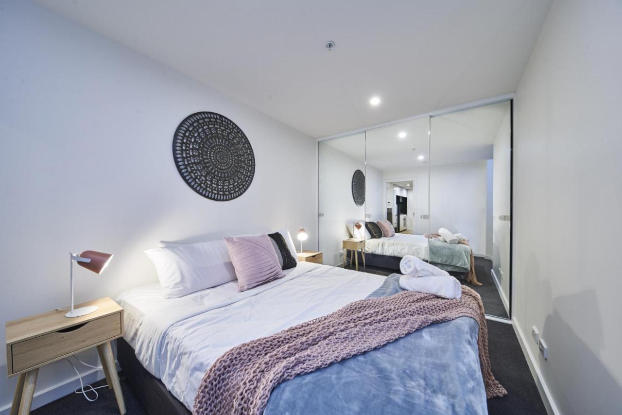 Mega Style Apartments The International Melbourne City Exterior foto
