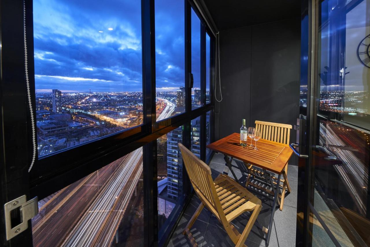 Mega Style Apartments The International Melbourne City Exterior foto